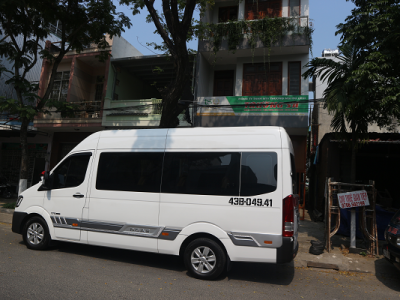 Dcar Limousine 9-seat car rental service in Da Nang