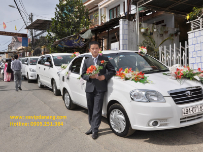 Rent a VIP wedding car for the wedding procession in Da Lat