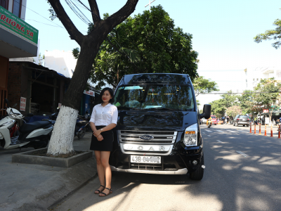 Cho thuê xe Dcar Limousine 9 ghế Đà Nẵng