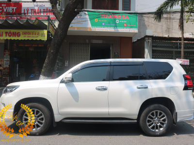 Land Cruiser car rental in Da Nang 7 seats