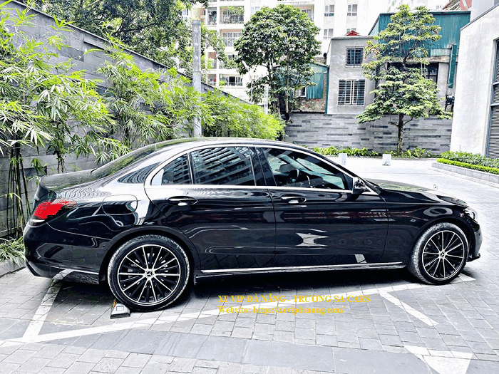 cho-thue-xe-mercedes-benz-c200-tai-da-nang-gia-re-(4)