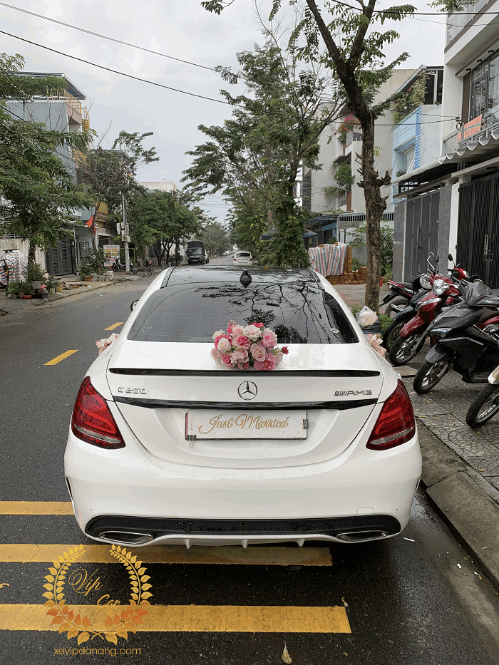 thue-xe-cuoi-mercedes-benz-c250-ruoc-dau-da-nang-gia-re-(2)